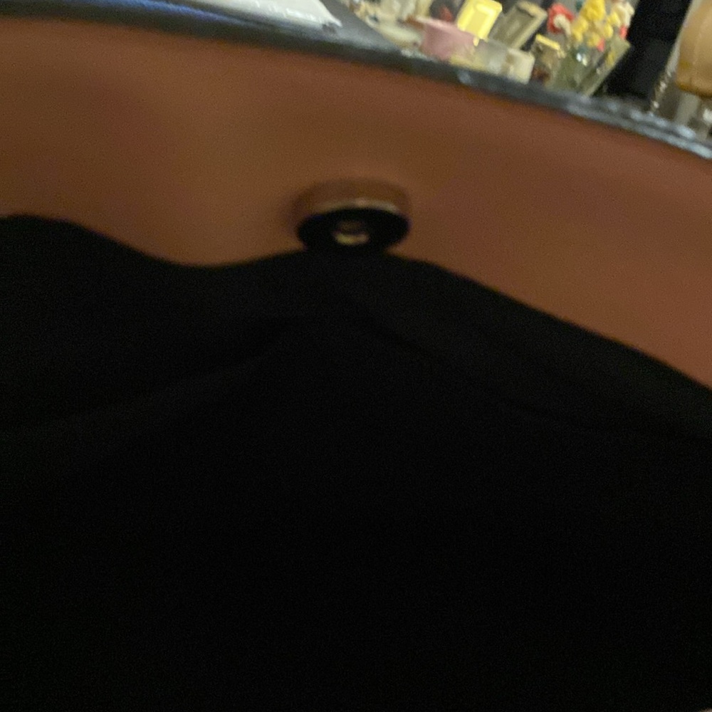 EUC Christina Siriano Satchel Handbag With Crossbody strap, very clean all over - Picture 6 of 8